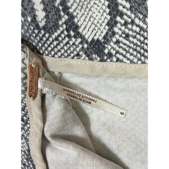 Free People Snake Print Mini Skirt,‎ Gray & White, Back Zipper, Size 6 - Picture 3 of 7